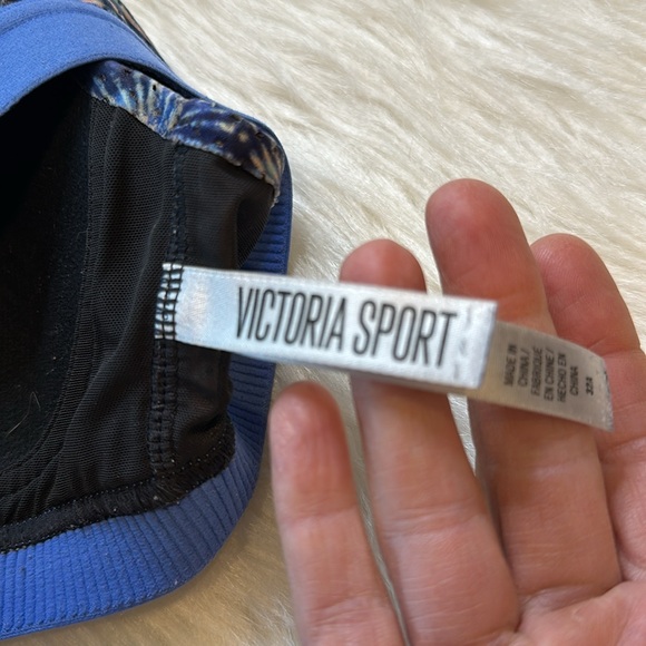 Victoria’s Secret Fireworks Sports Bra size 32A - Picture 2 of 4